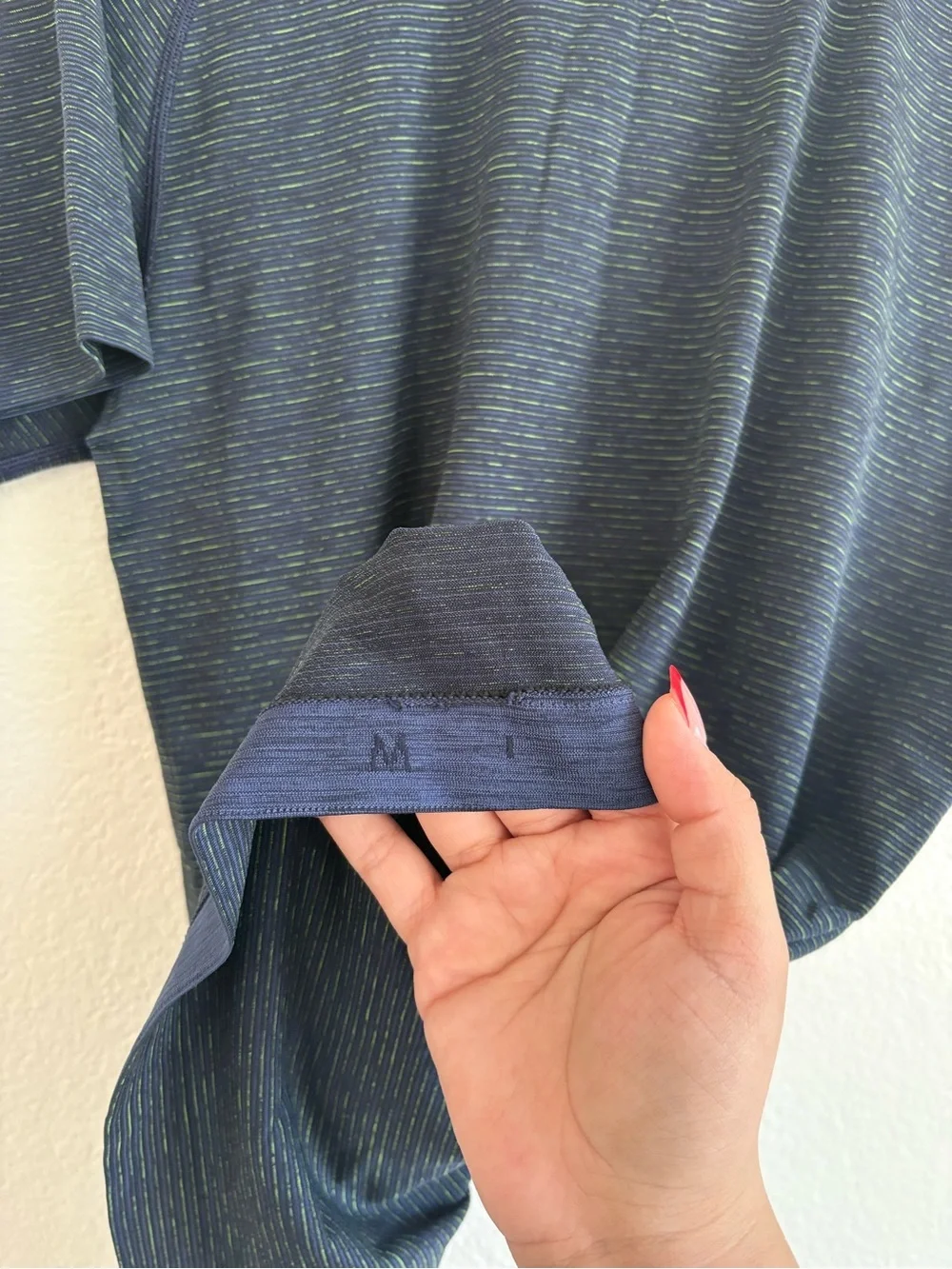 lululemon athletica Men's Short Sleeve Heathered Navy T-Shirt